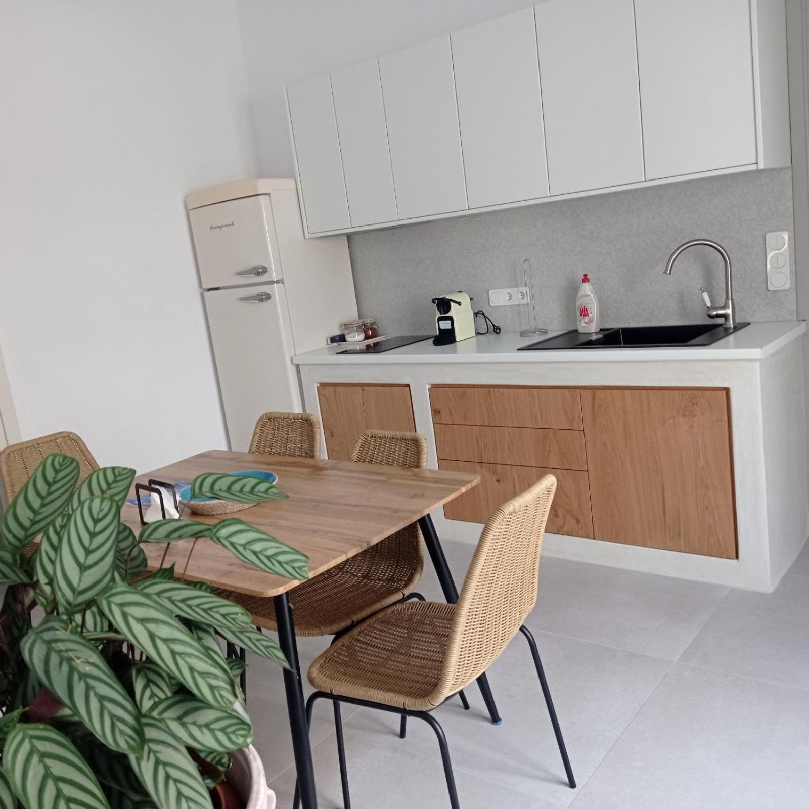 Θέαστρον - Theastron House With Great View In Chora Lägenhet Pera Gyalos Exteriör bild